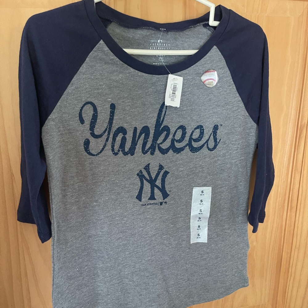 New With Tags, Girls Size Small (6-7) New York Yankees 3/4 Sleeve Shirt